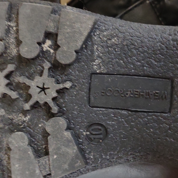 Boots - Picture 4 of 6